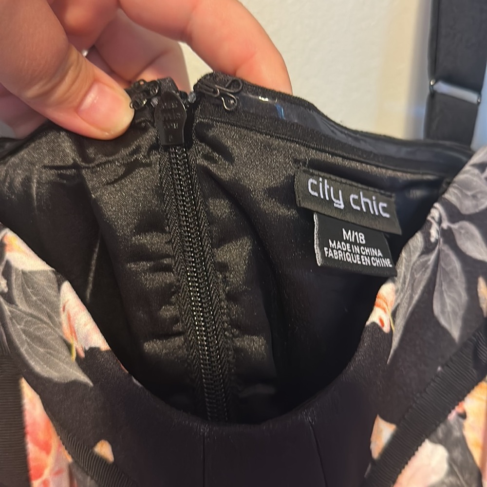 City Chic Dress - Picture 3 of 8